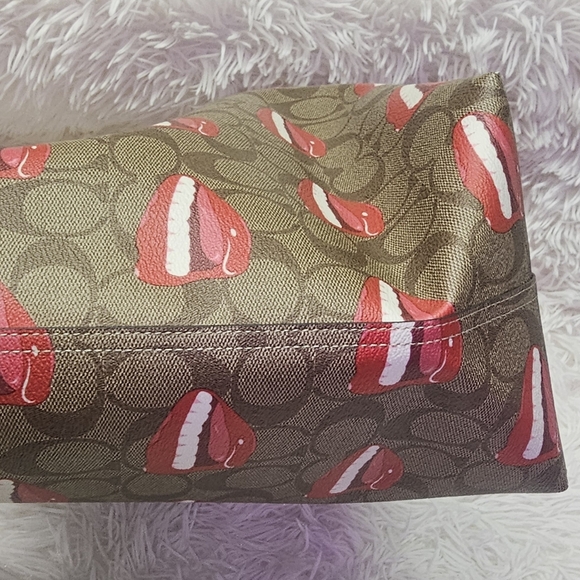 Coach ×Tom Wesselmann City Tote In Signature Canvas With Lip Print Design NWOT - Picture 7 of 11